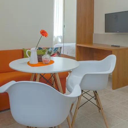 Location And Free Parking Apartment