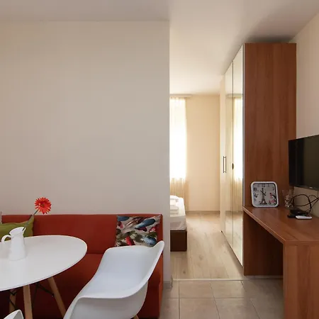 Location And Free Parking Apartment